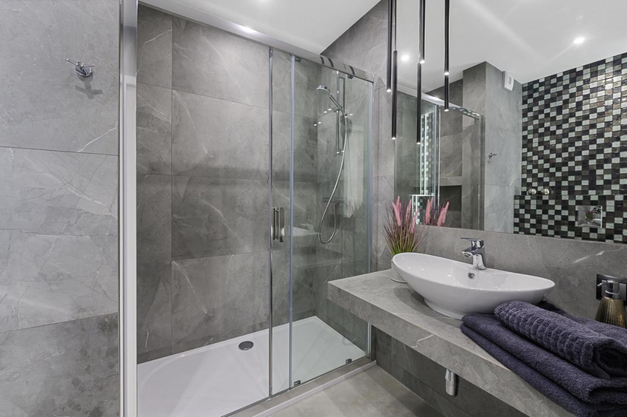 Gate Of City Centre Apartment By Pinpoint Lódź Exterior foto