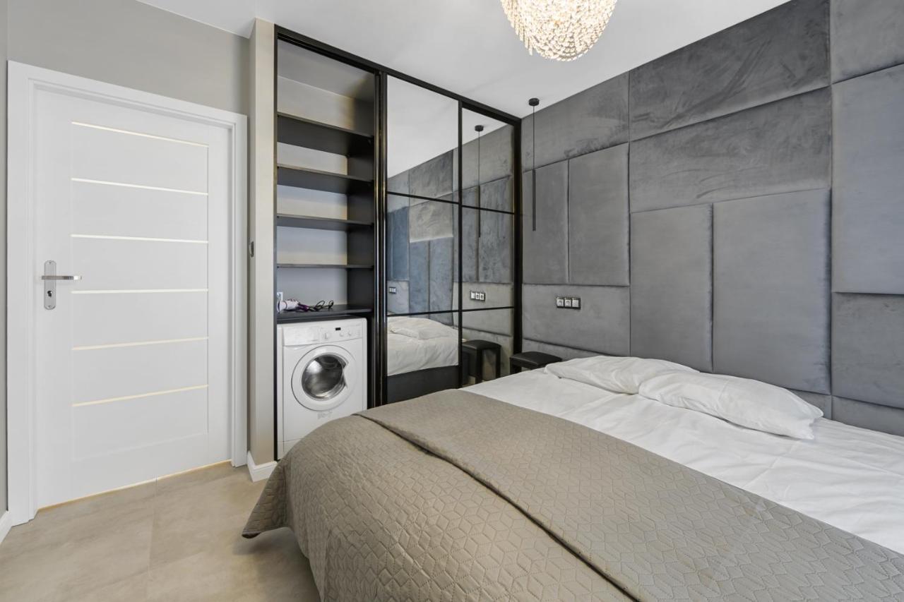 Gate Of City Centre Apartment By Pinpoint Lódź Exterior foto